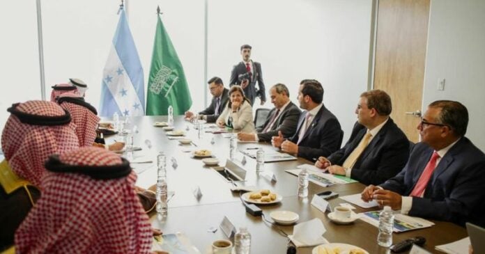 Honduras firma acuerdo de cooperación con Arabia Saudita