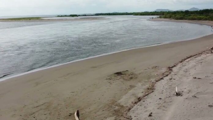 Niño ahogado playa de Choluteca