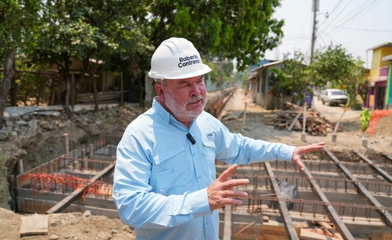 Contreras supervisa trabajos del sistema de aguas lluvias en colonia Honduras