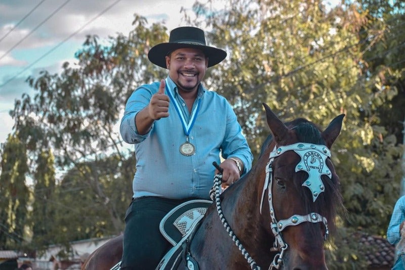 alcalde de El Triunfo fuera del país