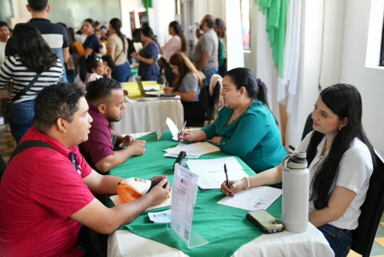 Con apoyo de la Municipalidad de SPS se llevó a cabo una feria de empleo