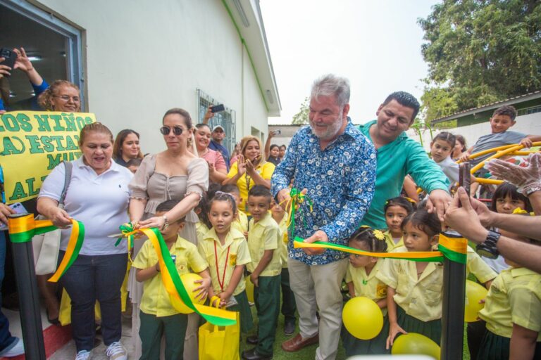 Contreras inaugura obra de mejoramiento en Jardín de Niños Santa Ana en Chamelecón