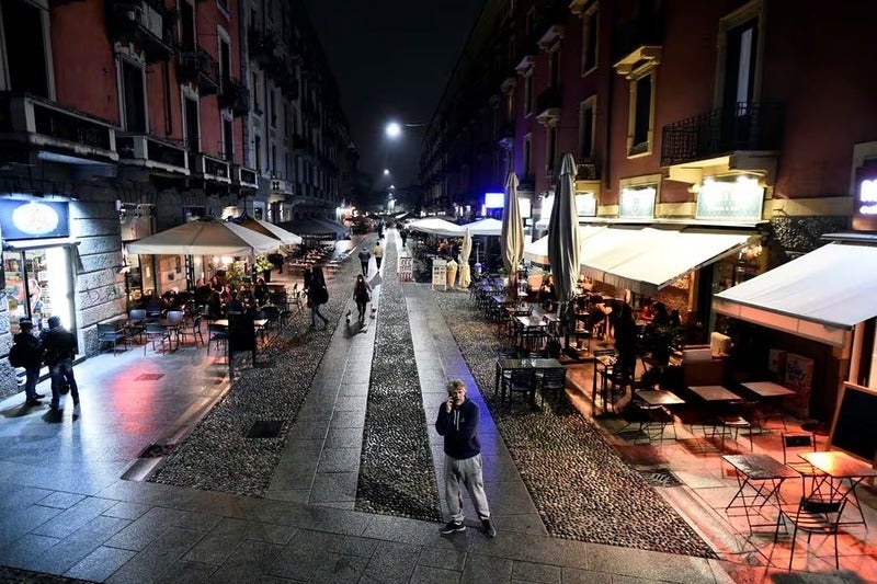 Milán prohibirá consumo de comidas medianoche
