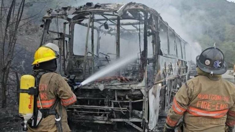 Bus con migrantes se incendia