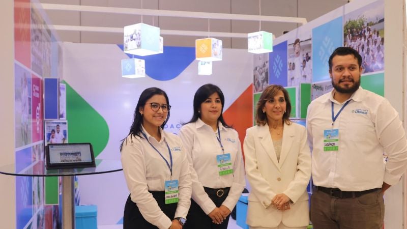 Representantes de Fundación Diunsa.