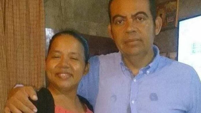 Pareja muerta en Atlántida