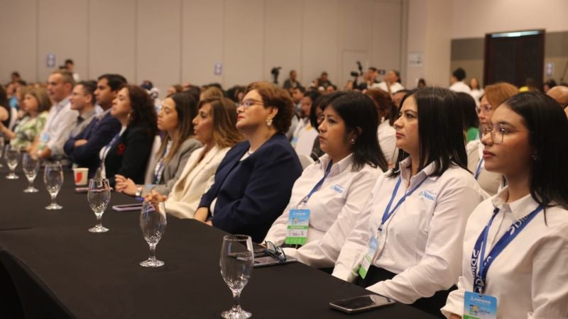 Representantes de Diunsa.