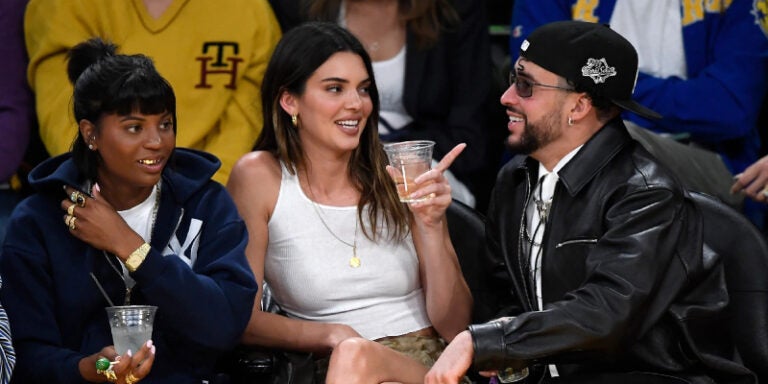 ¿Reconciliación? Kendall Jenner asiste a un concierto de Bad Bunny