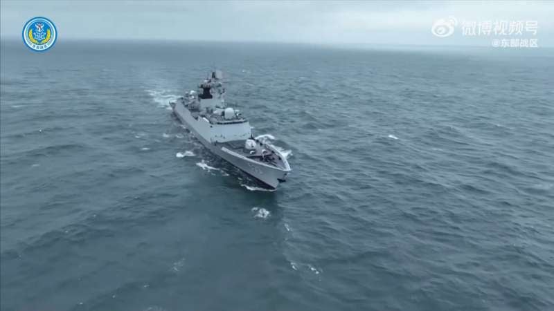 El Ejército Popular de Liberación (EPL) de China muestra un barco militar chino en un lugar desconocido. (AFP).
