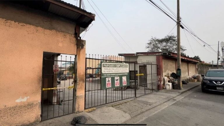 Despiden a 30 médicos del Hospital Leonardo Martínez Valenzuela de SPS.