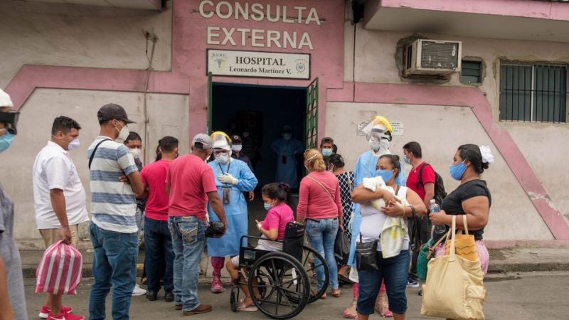 Médicos anuncian medias de no solucionar despidos del Hospital Leonardo Martínez