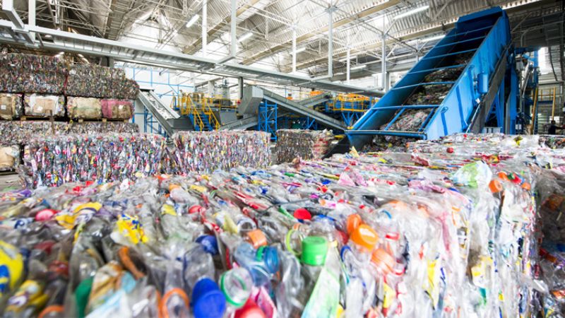 Hasta L15,000 pierden fábricas de plásticos por cada apagón eléctrico