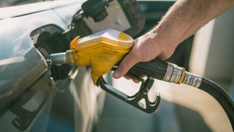 Precio combustibles lunes 4 noviembre