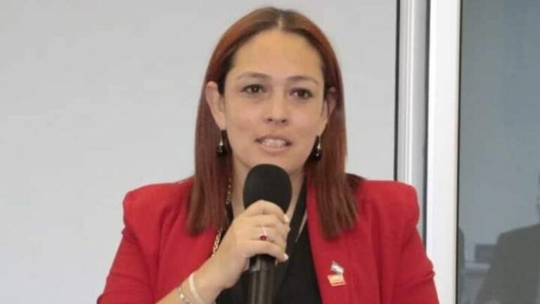 Capturan directora registro vehicular