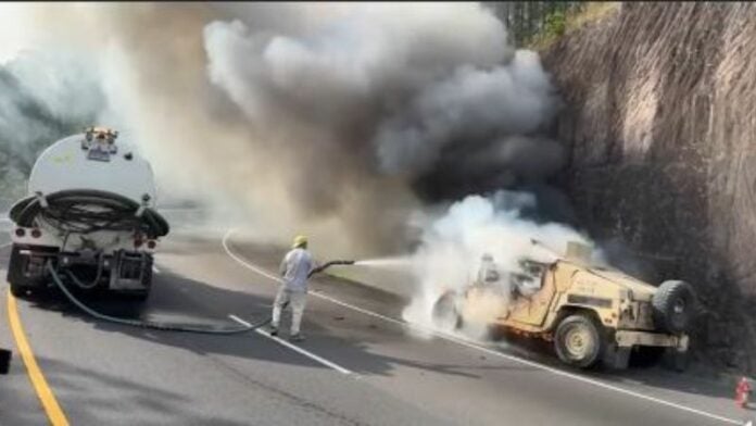 Vehículo militar se incendia en la CA-5