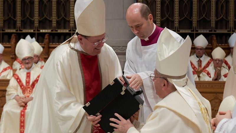 Vaticano exculpa cardenal abuso