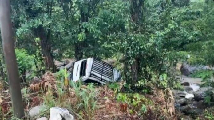 Conductor de bus pierde la vida, tras caer a hondonada en Comayagua