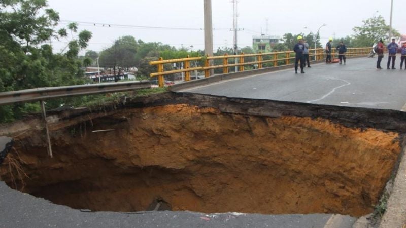 muertos por colapso de puente en Barranquilla