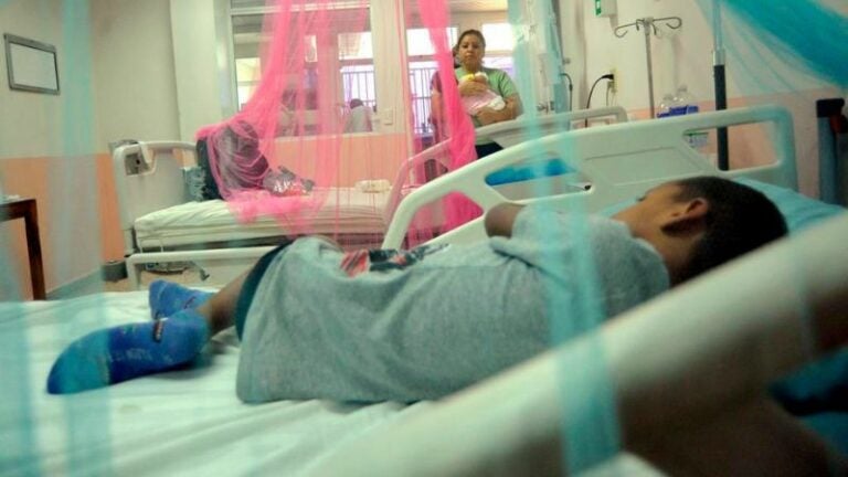 Unos 30 menores permanecen ingresados por dengue en el Hospital Escuela