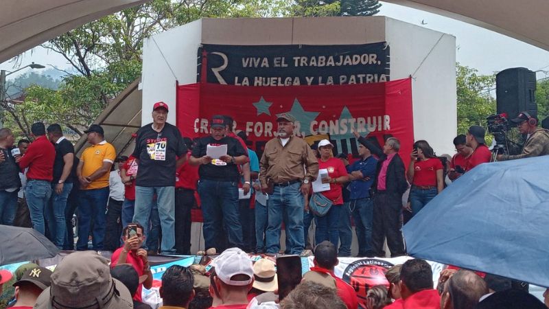 Marcha del Día del Trabajador finaliza con discursos de centrales obreras