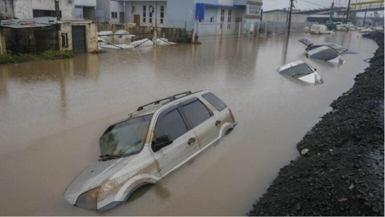 Bacteria encontrada en agua de inundaciones acaba con la vida de dos personas en Brasil