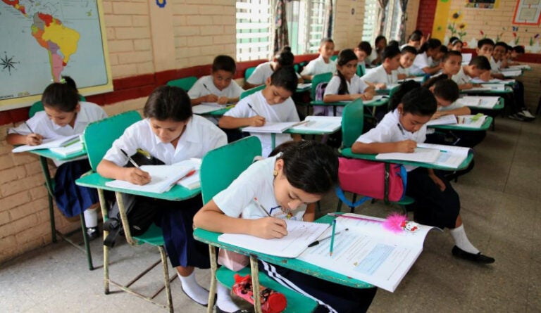 Más de la mitad de los estudiantes hondureños sufren de algún tipo de acoso escolar: UPNFM