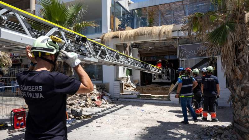 Autoridades investigan la causa del hundimiento del club-restaurante en Mallorca, España. (AFP).