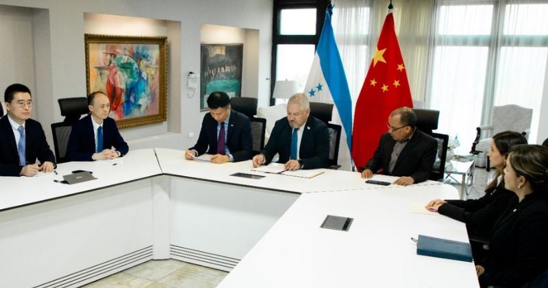 Honduras y China firman convenio para invertir en infraestructura educativa