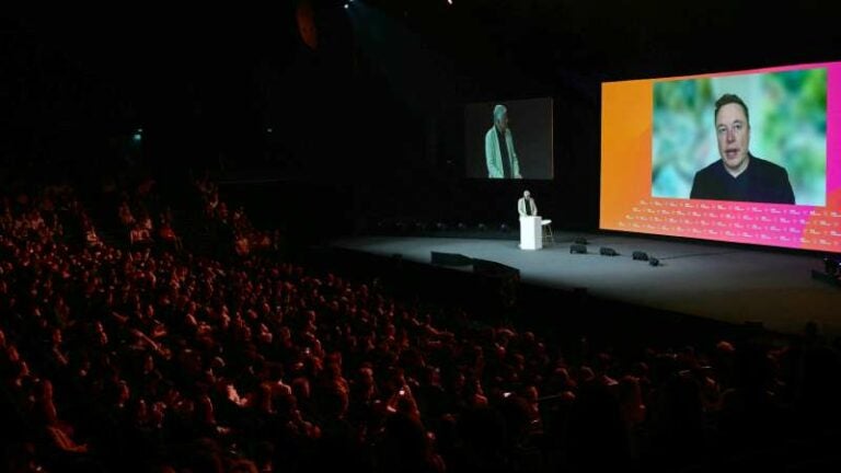 El empresario estadounidense Elon Musk por videoconferencia durante la octava edición de la feria de innovación y startups tecnológicas Vivatech. (AFP).