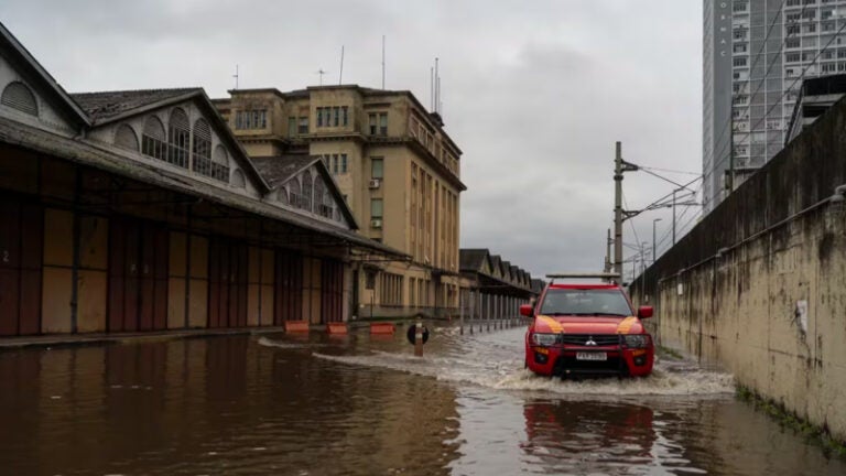 Fuertes lluvias dejan 5 muertos y 18 desaparecidos en el sur de Brasil