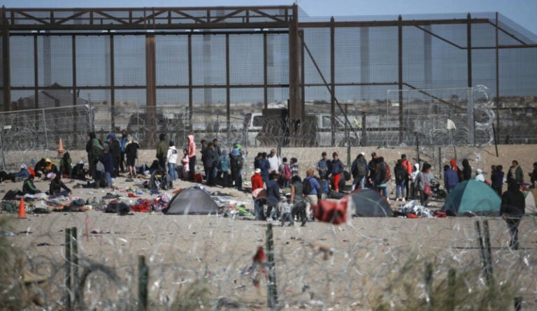 AMLO destaca caída de flujos migratorios en frontera con EEUU