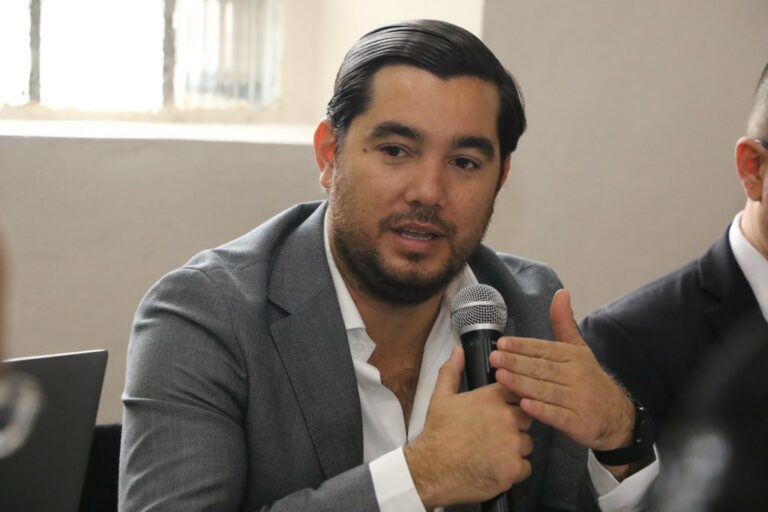 Octavio Pineda bordos