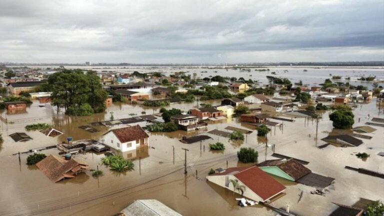 Brasil: Inundaciones dejan 84 muertos y 111 desaparecidos