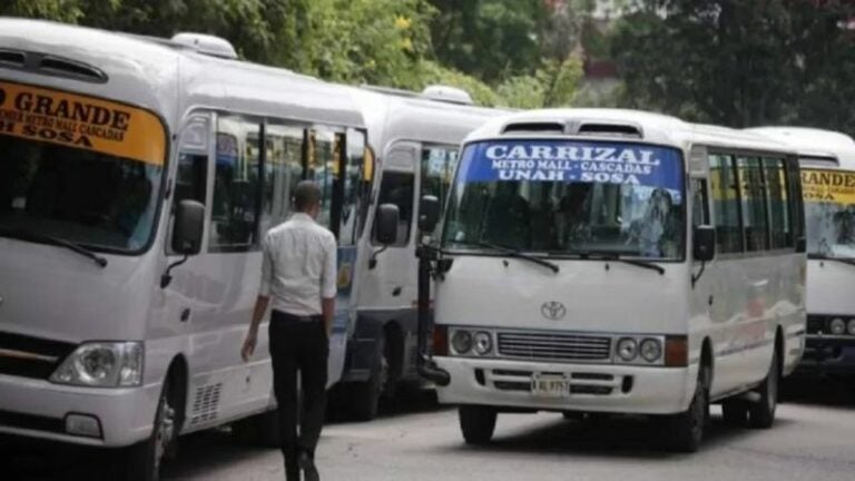 Transportistas anuncian paro por incumplimiento al pago del bono por tarifa