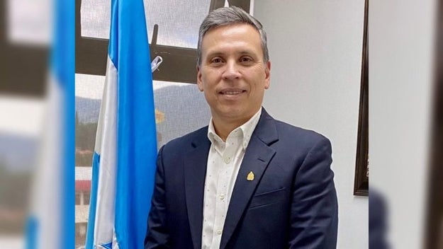 Carlos Aguilar renuncia IHSS