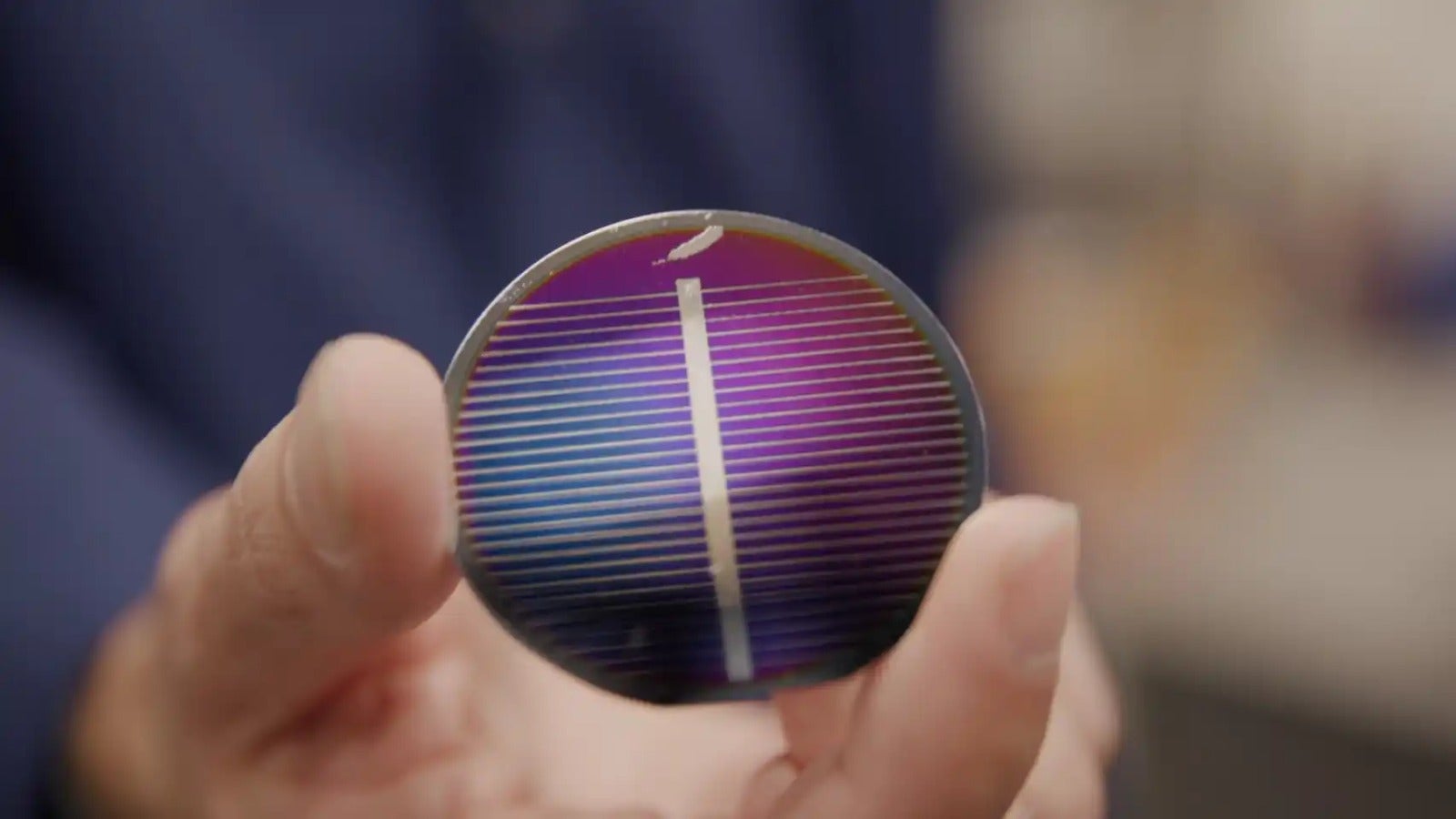 Invento que promete recuperar la vista colocando un sistema de placas solares
