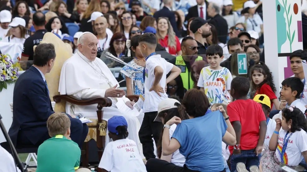 El papa reunido con miles de niños