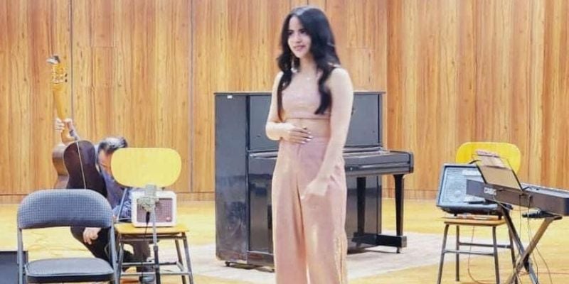 Valeria Padilla brilla como la primera mujer especialista en guitarra jazz de la UNAH