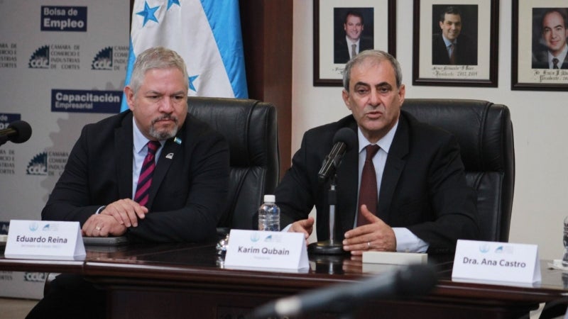 El Canciller Eduardo Enrique Reina junto con el Presidente de la CCIC, Karim Qubain.