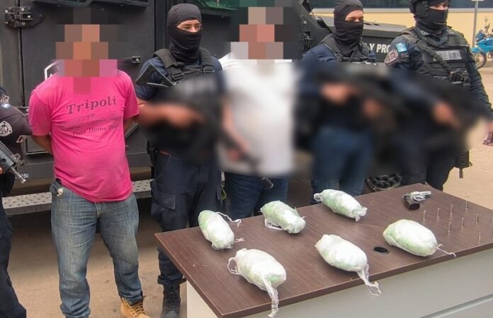 Con paquetes de marihuana caen dos hombres Olancho