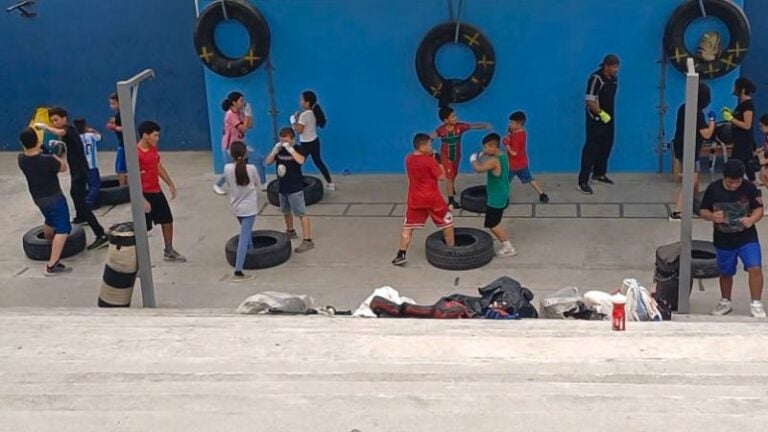 Con clases gratis de boxeo apoyan a juventud en López Arellano