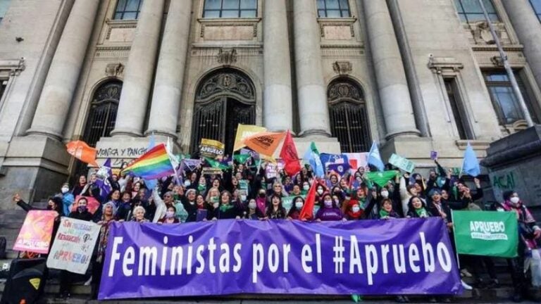 Presidente de Chile anuncia proyecto para práctica del "aborto legal"