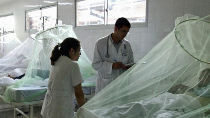 Desautorizan a médicos hablar del dengue