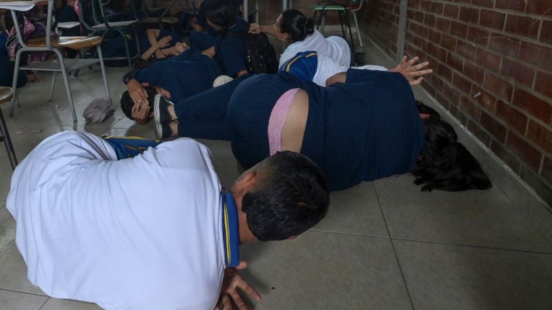 Escuela realiza un simulacro de ataque guerrillero en Colombia