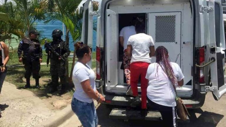 Trasladan a 100 privadas de libertad de PNFAS hacia Ilama, Santa Bárbara