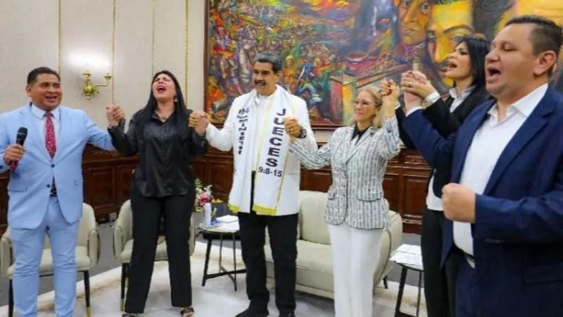 Maduro realiza ritual religioso