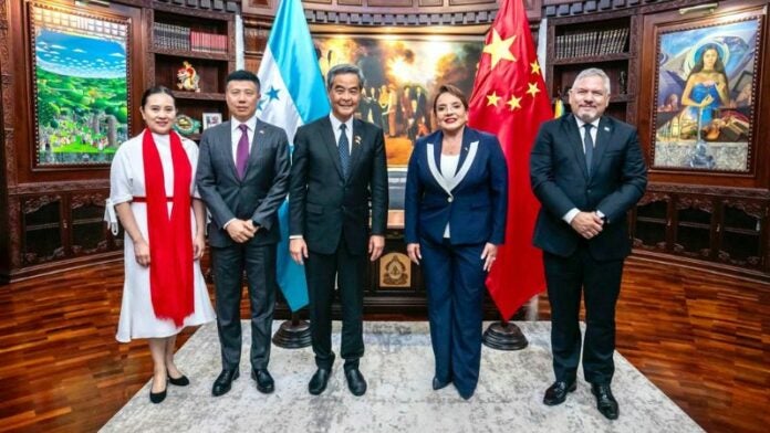 China dona 80 millones a Honduras