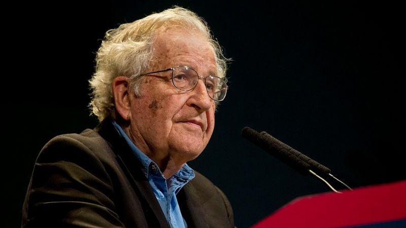 Salud de Noam Chomsky