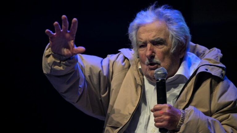 Mujica bien radioterapia cáncer