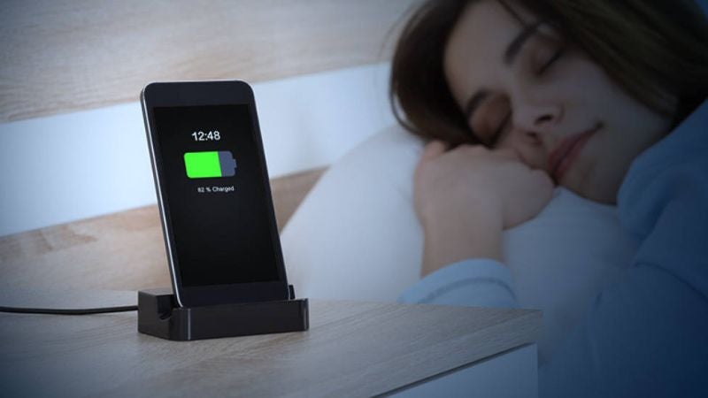 Conozca la forma correcta para cargar el celular